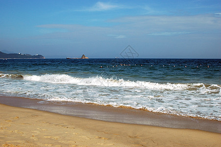 中国海滩深圳黄色天空蓝色海浪图片