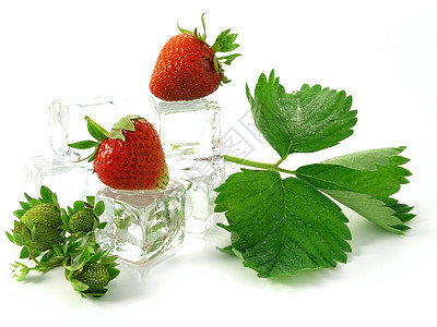 草莓立方体玻璃果汁甜点冰块团体饮食食物水果叶子图片