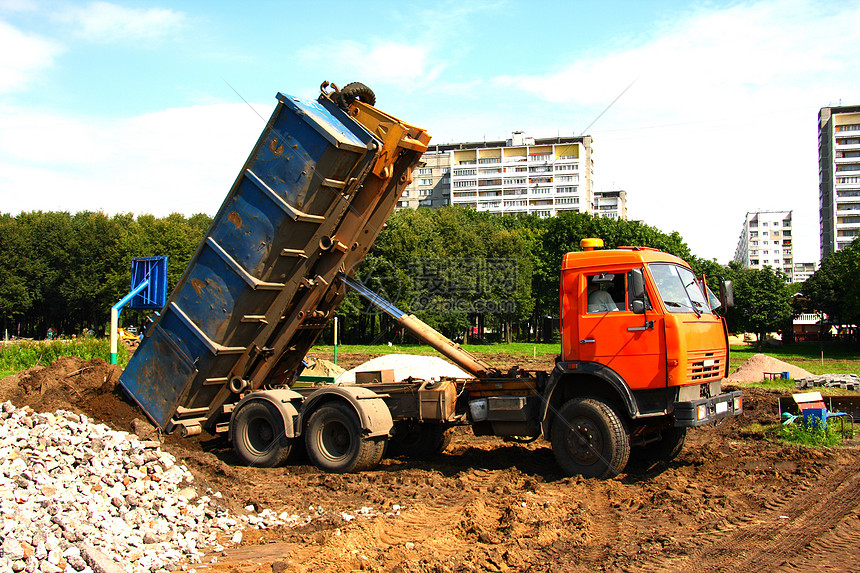 橙色垃圾卡车车辆天空天气汽车车轮挖掘机公园倾斜橙子土地图片