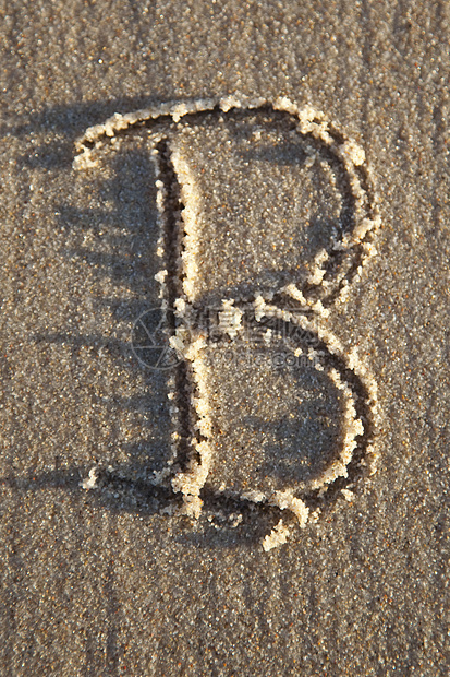 湿沙上写的信打字稿收藏假期字母艺术图片