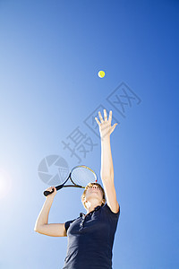网网球球拍游戏女士天空运动太阳概念金发比赛生活方式图片