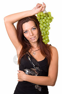 有青葡萄的女孩女性微笑女孩们女士白色绿色头发水果化妆品食物背景图片