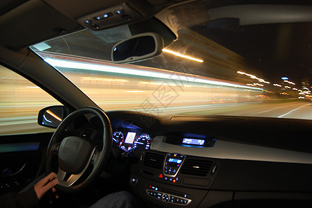 夜间起动的汽车派对速度筋膜黑暗驾驶红绿灯仪器条纹城市运输图片