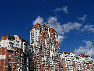 大房子晴天建筑天空阳台公寓红色城市建筑学首都白色图片