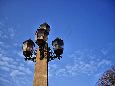 城市灯市中心石头路灯建筑纪念碑玻璃历史建筑师天空背景图片