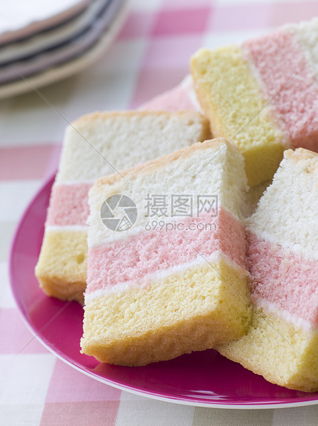 天使蛋糕的切片盘子儿童餐糖果蛋糕软糖食物烹饪蛋糕片厨艺孩子们图片