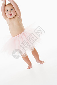 婴儿穿着礼裙站着芭蕾舞女性影棚演员奇装异服享受乐趣女孩短裙戏服图片