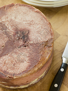 煮熟的牛舌牛肉食品高架刀具食谱厨艺烹饪用具食物厨房图片