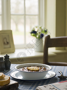 法国洋葱汤碗烹饪食谱胡椒瓶乳制品盘子美食面包丁面包厨艺刀具图片