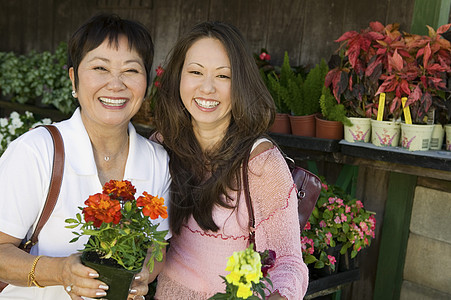 植物家庭购物会消费者女儿们眼神决策女性开端成年人花朵图片