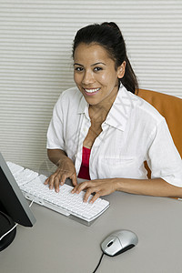 使用计算机的妇女用户商界成年人生意人技术享受人士女性通讯沟通图片