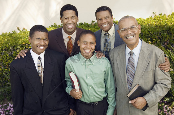 教会家庭成年人青少年男人男生群像人像眼神半身伙计们黑人图片