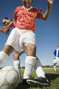 足球选球运动员群人比赛运动女孩们行动竞技服饰游戏竞赛摄影图片