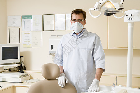 戴面罩的检查室牙医牙科医疗牙医椅相机手术女士中年微笑外科牙齿图片