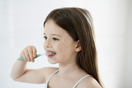 女孩刷牙口腔家庭生活卫生孩子牙齿日常生活孩子们保健浴室图片