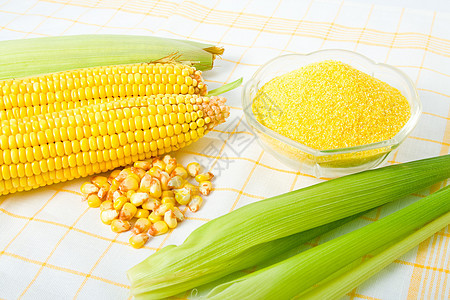 新鲜玉米宏观饮食橙子叶子核心植物食物绿色棒子玉米片图片
