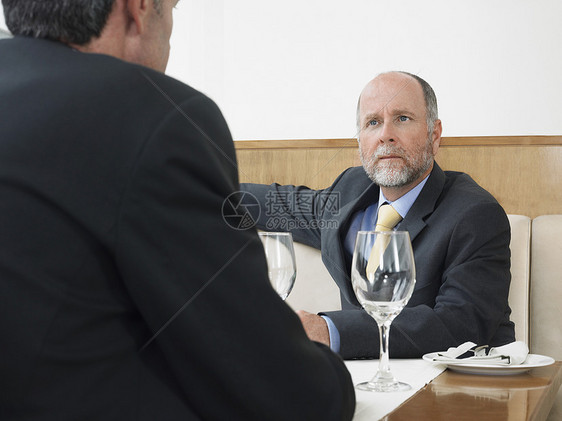 餐馆的商界人士男子商务中年成年人午餐会男性男人饮食管理人员公司图片