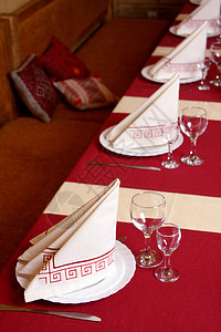 桌子酒杯房间盘子用具餐巾奢华框架厨房魅力派对图片