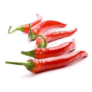 5个红辣椒活力食物蔬菜香料水果绿色白色红色辣椒宏观图片