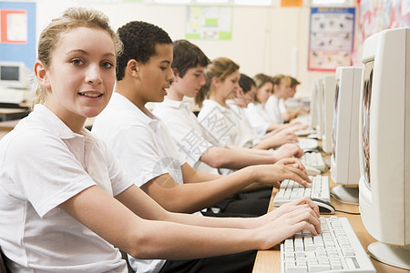 在计算机工作站工作的学生人数教室课堂课程棕色头发孩子们班级同学们电脑外表图片