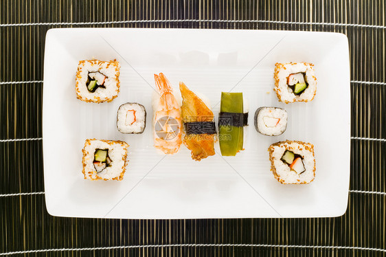 寿司美味鳗鱼环境美食酒吧木板午餐盘子异国餐厅图片