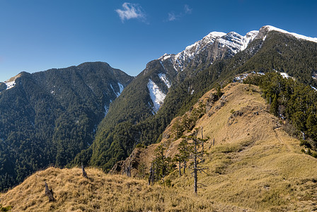 冬季雪山风景图片