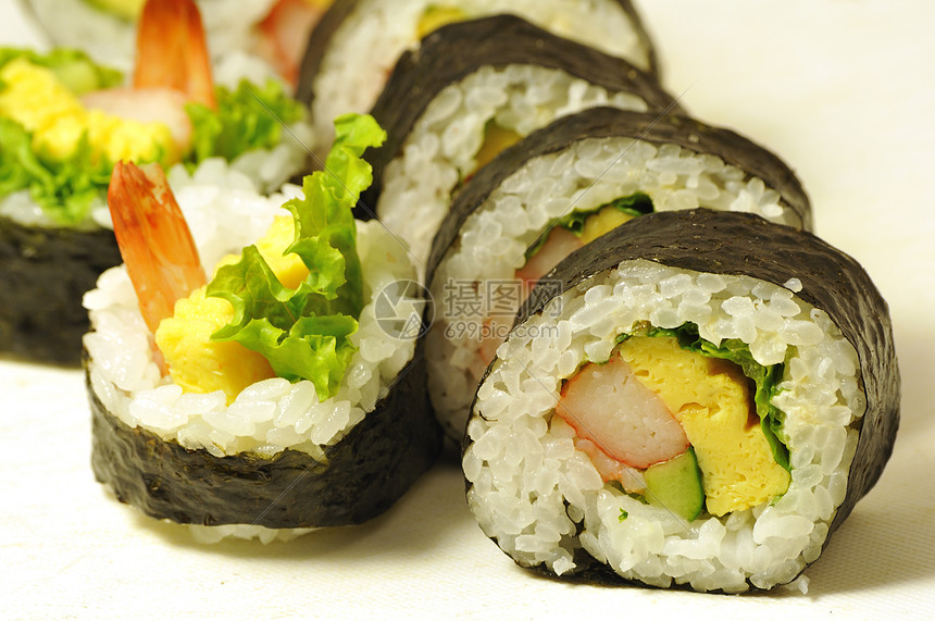 日食寿司卷海苔沙拉寿司绿色海鲜蔬菜健康图片