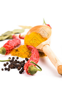 香料香味胡椒树叶叶子红色食物绿色胡椒粒棕色地面图片