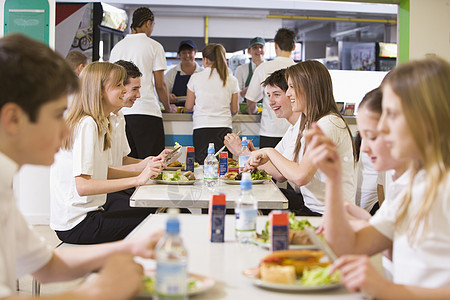 学生在餐厅吃午餐的学生晚宴棕色饮食教育时间女性同学们食堂休息多样性图片