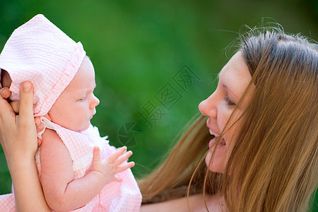数学快乐父母女儿母性童年女孩母亲新生妈妈孩子婴儿图片