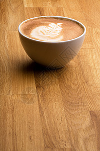 豪华咖啡杯子牛奶咖啡店咖啡馆蒸汽木头叶子泡沫艺术图片