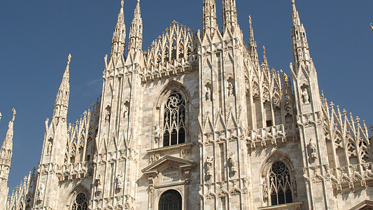米兰杜奥莫迪米洛白色玻璃座位窗户宗教主场建筑学石头大教堂主教图片