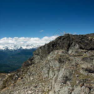 夏季惠斯勒山高峰会议风景首脑顶峰天空荒野旅游滑雪山脉假期冰川图片