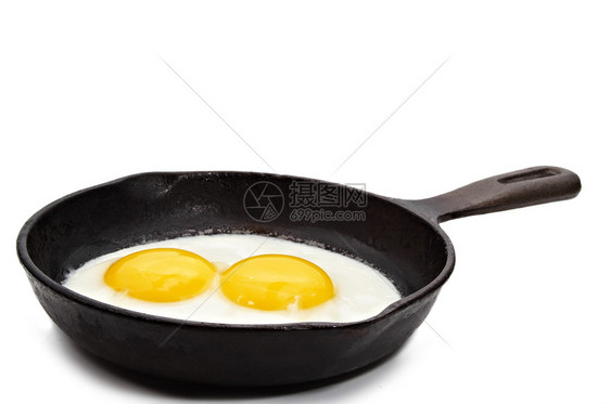 鸡蛋在铸铁锅上晴天黄色食物平底锅烹饪早餐阳光图片