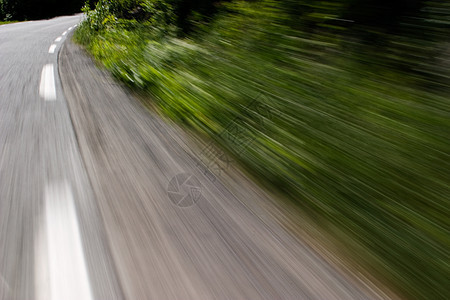 速度驱动器乡村驾驶森林汽车旅行运动图片