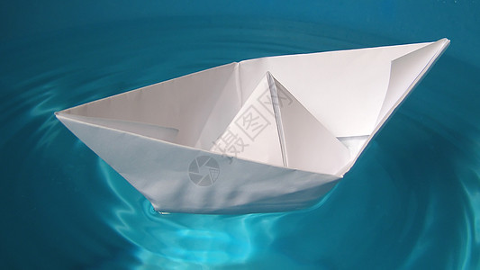 水中的纸船玩具游戏导航茶壶海洋风暴蓝色图片