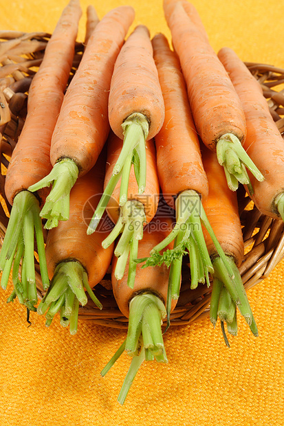 新鲜胡萝卜橙子食物花园营养收成柳条海湾篮子饮食蔬菜图片