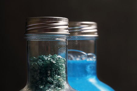 香水和洗浴用盐水晶绿色宏观卫生矿物背景图片