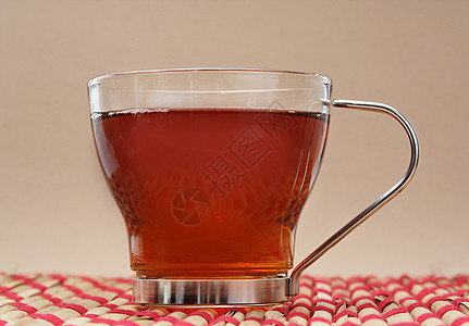 茶杯茶玻璃饮料金属棕色桌布红色杯子图片