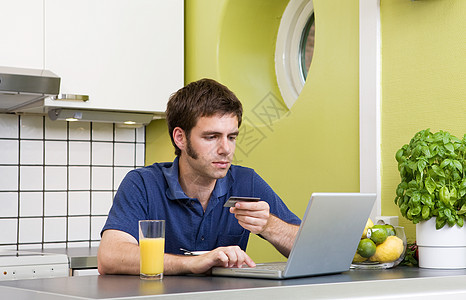 厨房的网上购物互联网消费者电脑电子商务支付购物信用卡冲浪笔记本商业图片