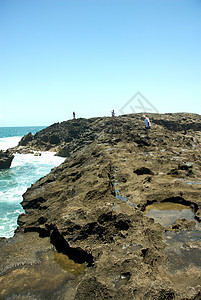 和波多黎各的海洋热带里科天空岩石海浪场景游客旅行海岸线图片