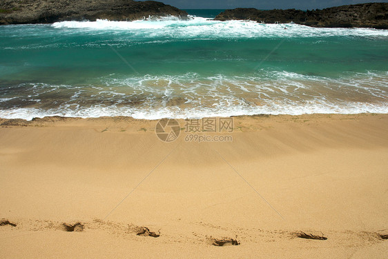 和波多黎各的洞穴冲浪天空旅游海湾波浪里科岩石场景假期图片