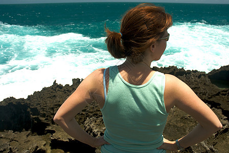 和波多黎各的旅行热带场景海浪里科海湾蓝色旅游海岸线游客图片