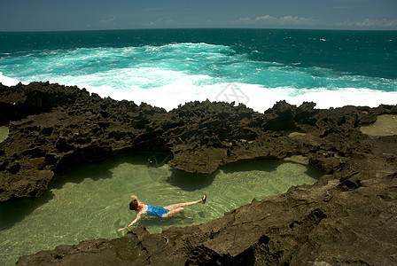 和波多黎各的摄影岩石海洋洞穴海岸线里科冲浪假期天空游客图片