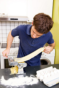 自制宽面条男性爱好男生享受公寓男人乐趣机器厨房制作者图片
