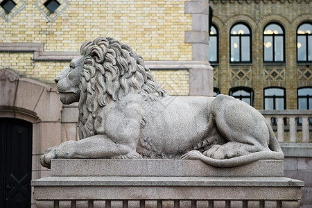 狮子雕像艺术岩石警卫手表男性动物领导者哺乳动物雕塑国王图片