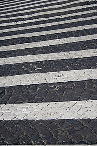 十字路行路面警告运输鹅卵石对角线交通条纹行人穿越城市图片