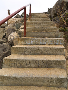 混凝土楼梯栏杆危险岩石旅行涂鸦图片