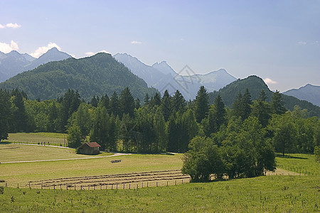 横向景观地景牧场远足大山绿色山脉森林天空蓝色图片