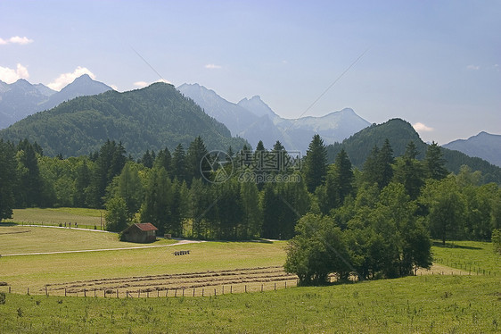 横向景观地景牧场远足大山绿色山脉森林天空蓝色图片